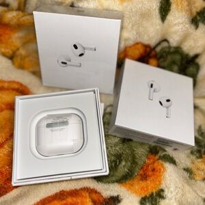 Apple White Wireless Earbuds